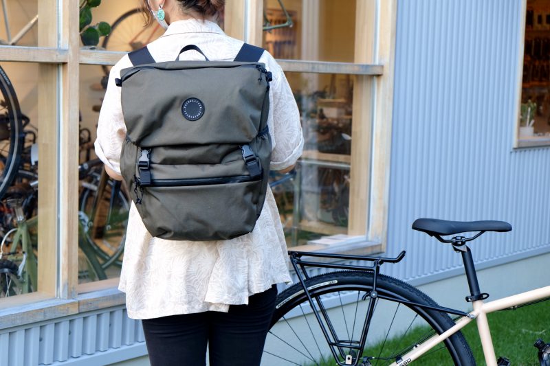 トートバッグ。バックパック。パニアバッグ。自転車用だけど、自転車に乗らない時も使えます。 | TOLT